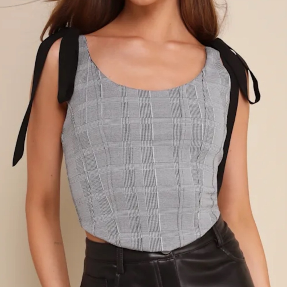 NWT! Lulus Chic Temptation Crop Top